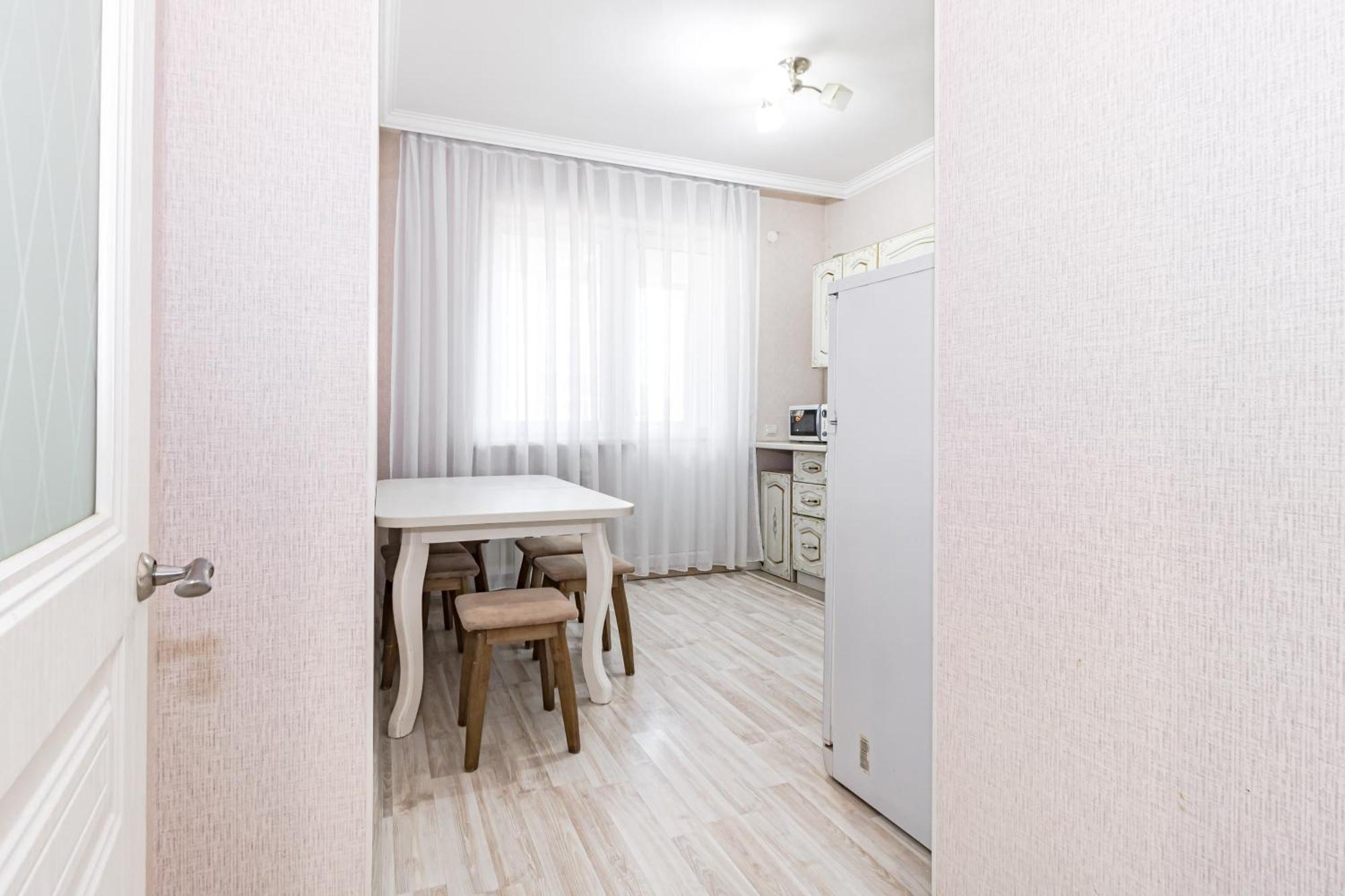 Apartments 7 Я-14 อัสตานา ภายนอก รูปภาพ